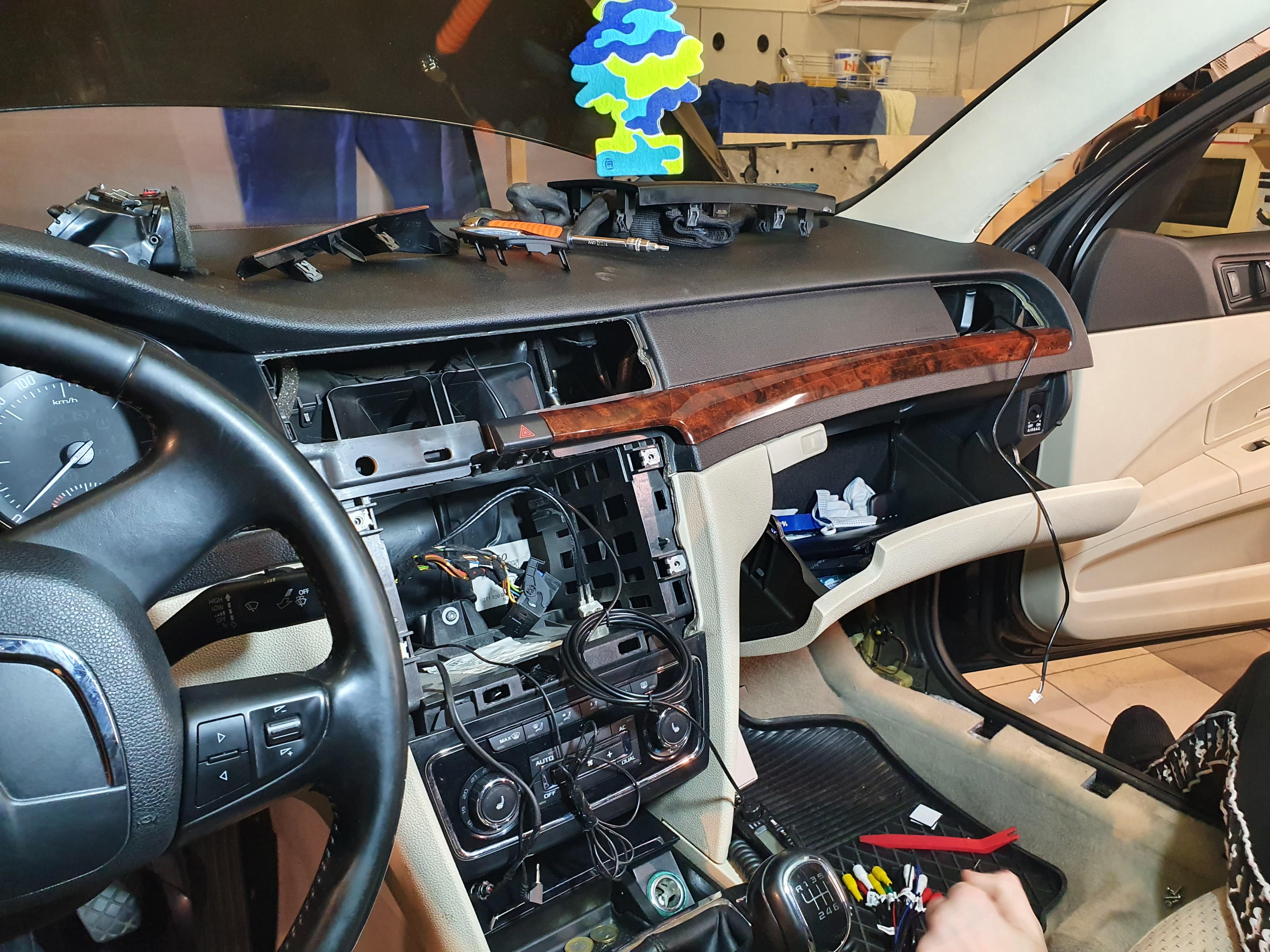 skoda superb car audio